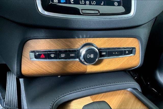 2024 Volvo XC90 B6 Plus Bright Theme