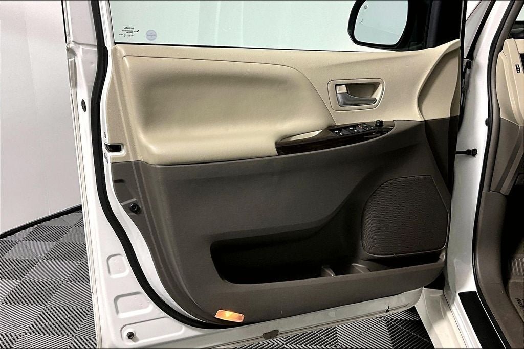 2019 Toyota Sienna XLE 7 Passenger