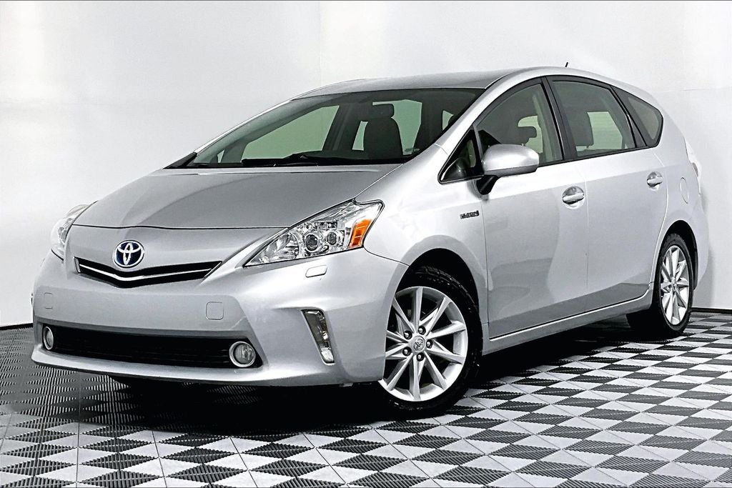 2014 Toyota Prius v Five