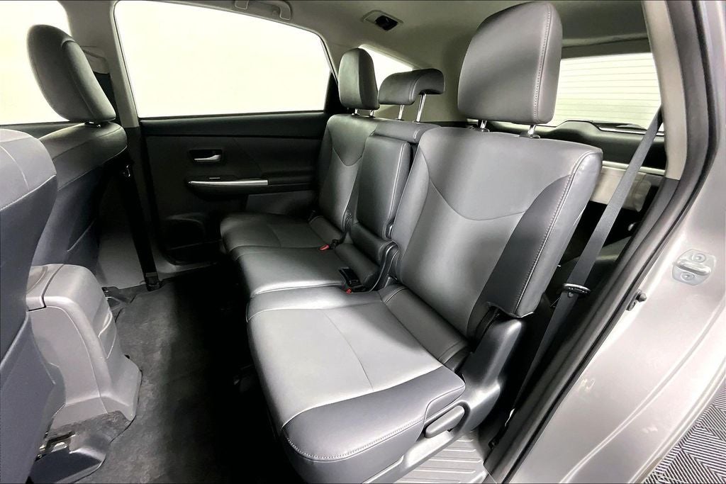 2014 Toyota Prius v Five