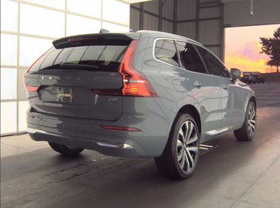 2023 Volvo XC60 B5 Ultimate Bright Theme