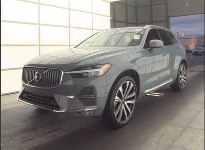 2023 Volvo XC60 B5 Ultimate Bright Theme