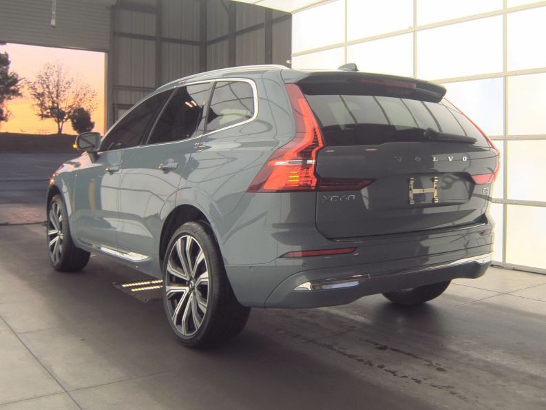2023 Volvo XC60 B5 Ultimate Bright Theme