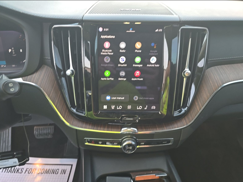 2023 Volvo XC60 B5 Ultimate Bright Theme