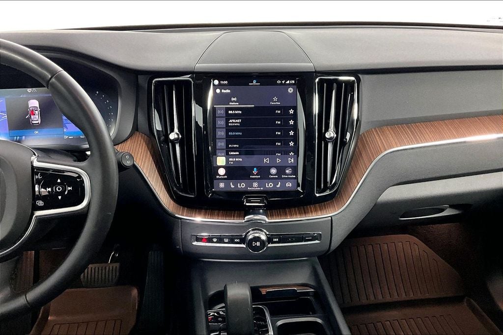 2024 Volvo XC60 B5 Plus Dark Theme