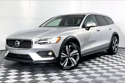 2025 Volvo V60 Cross Country B5 Plus