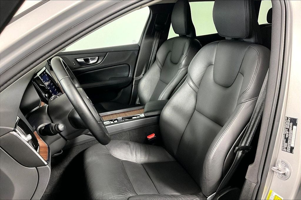 2025 Volvo V60 Cross Country B5 Plus
