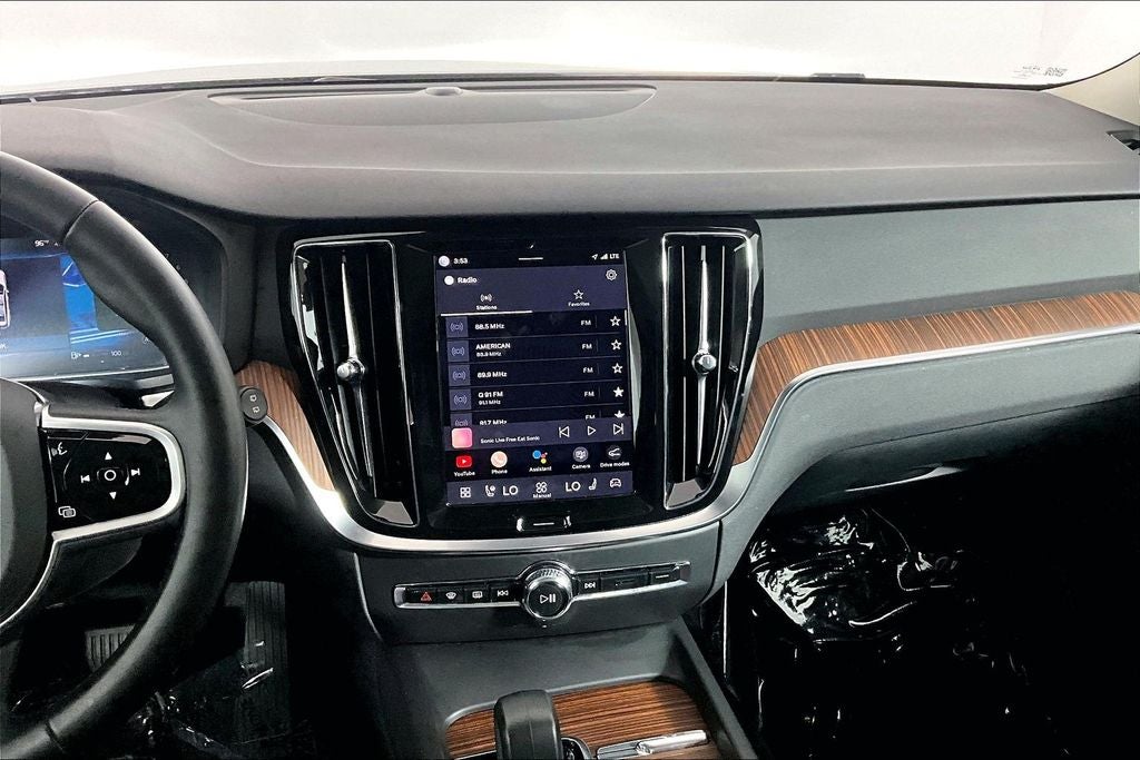 2025 Volvo V60 Cross Country B5 Plus