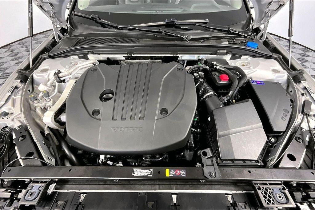 2025 Volvo V60 Cross Country B5 Plus