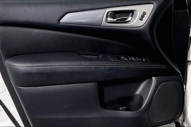 2017 Nissan Pathfinder SL