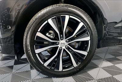 2024 Volvo XC60 B5 Ultimate Dark Theme