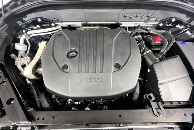 2024 Volvo XC60 B5 Ultimate Dark Theme