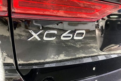 2024 Volvo XC60 B5 Ultimate Dark Theme