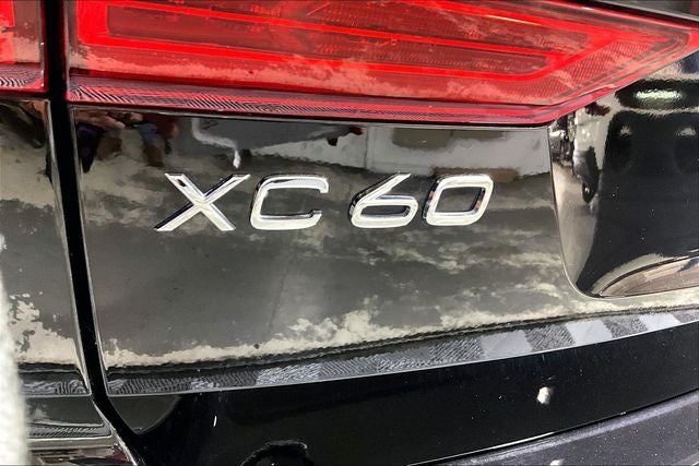 2024 Volvo XC60 B5 Ultimate Dark Theme