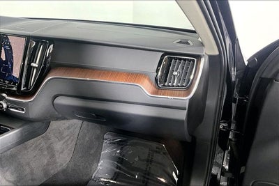 2024 Volvo XC60 B5 Ultimate Dark Theme