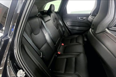 2024 Volvo XC60 B5 Ultimate Dark Theme