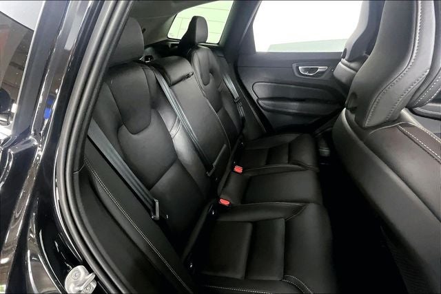2024 Volvo XC60 B5 Ultimate Dark Theme