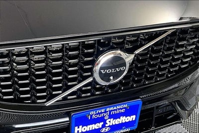 2024 Volvo XC60 B5 Ultimate Dark Theme