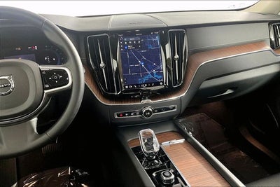 2024 Volvo XC60 B5 Ultimate Dark Theme