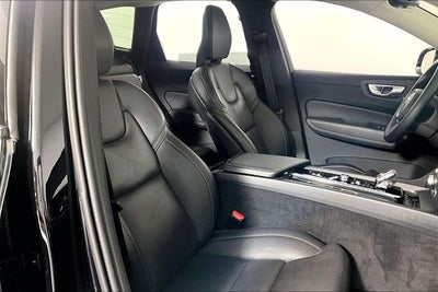 2024 Volvo XC60 B5 Ultimate Dark Theme
