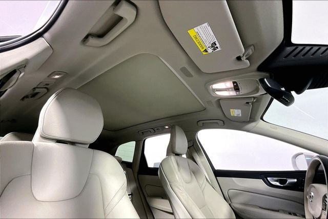 2023 Volvo XC60 B5 Plus Bright Theme