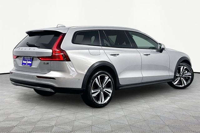 2025 Volvo V60 Cross Country B5 Plus