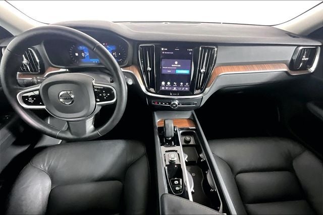 2025 Volvo V60 Cross Country B5 Plus