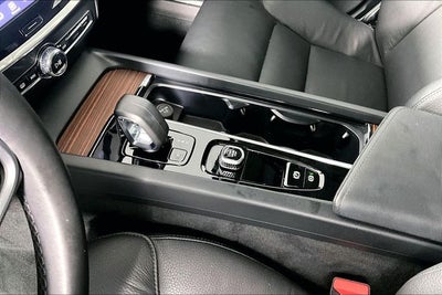 2025 Volvo V60 Cross Country B5 Plus