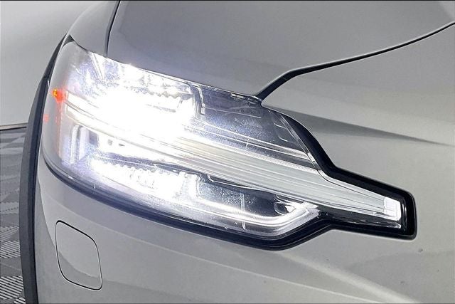 2025 Volvo V60 Cross Country B5 Plus