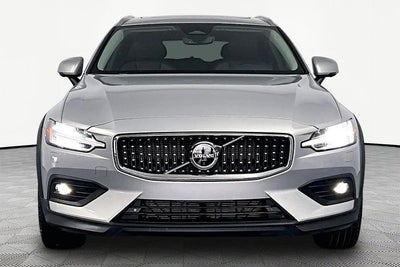 2025 Volvo V60 Cross Country B5 Plus