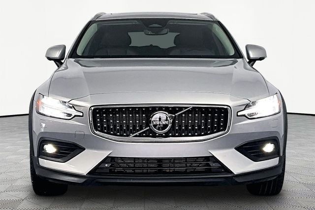 2025 Volvo V60 Cross Country B5 Plus