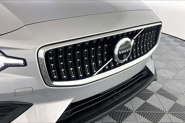 2025 Volvo V60 Cross Country B5 Plus