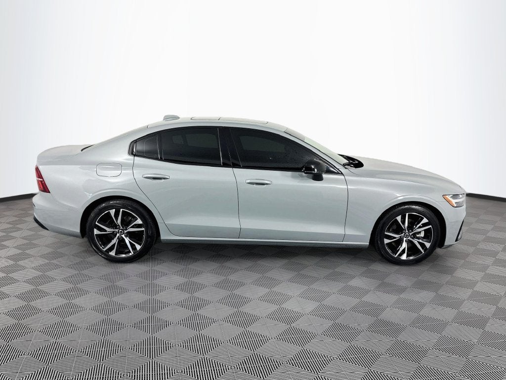 2024 Volvo S60 B5 Core Dark Theme