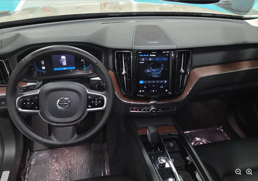2023 Volvo XC60 B5 Plus Bright Theme