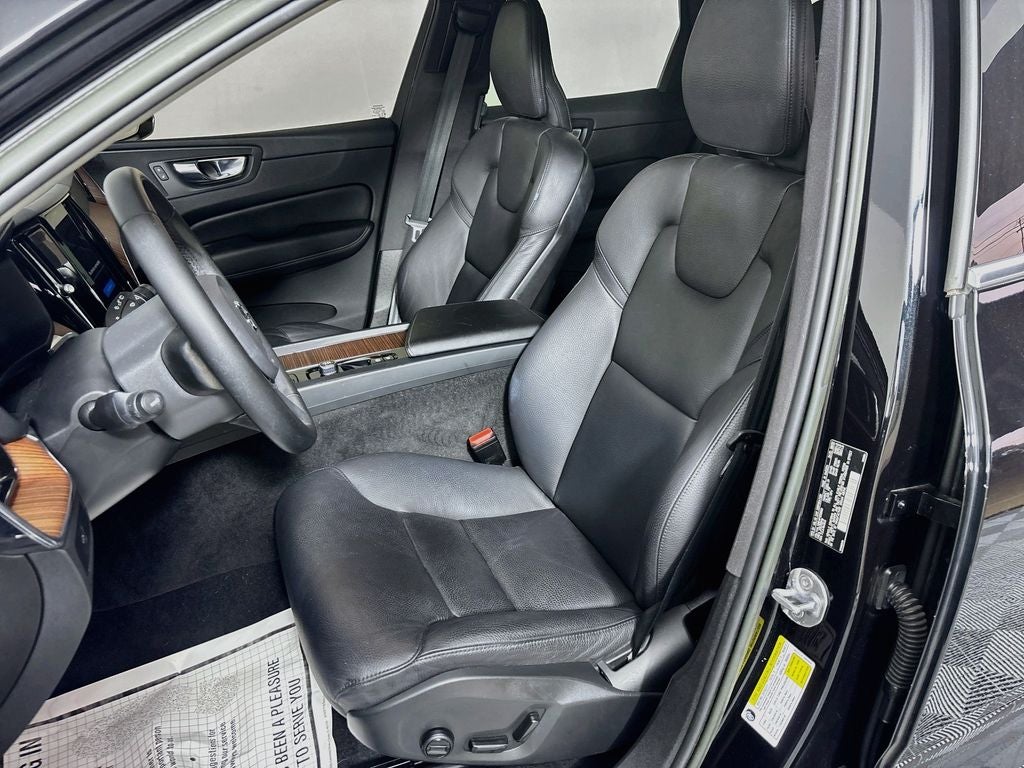 2023 Volvo XC60 B5 Plus Bright Theme